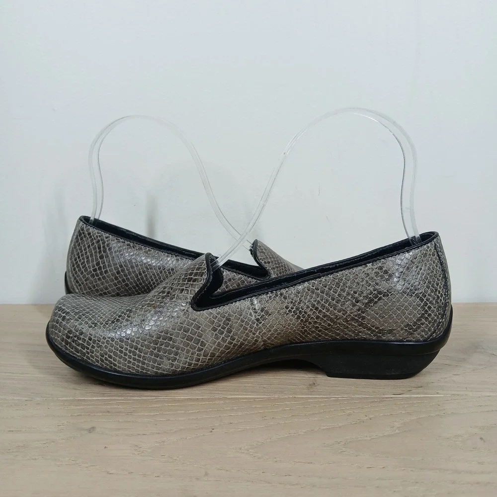 Dansko Loafers Womens 36 Grey Leather Snakeskin Embossed Low Wedge Slip On Shoes